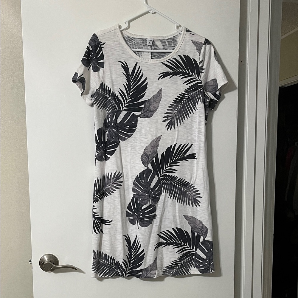 Old Navy Monochrome Leaf Print Dress